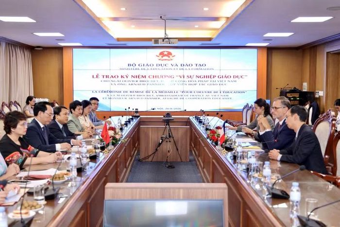 Quang cảnh buổi làm việc.