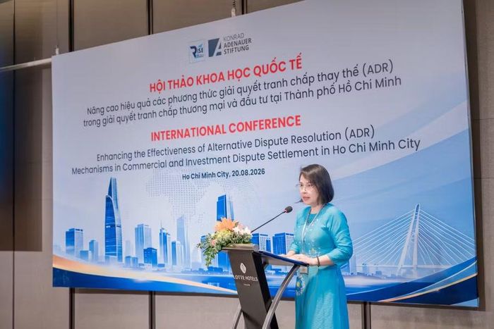 PGS. TS. Nguyễn Phan Thu Hằng, Phó Viện trưởng Viện RISE, Trưởng ban tổ chức hội thảo phát biểu khai mạc hội thảo. Ảnh: SGU.