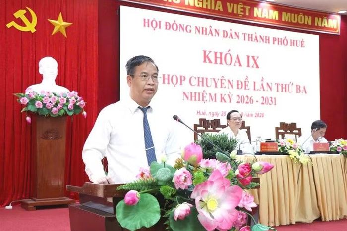 Ông Phạm Đức Tiến - Phó Bí thư Thường trực Thành ủy Huế, Chủ tịch HĐND TP Huế phát biểu bế mạc Kỳ họp chuyên đề.