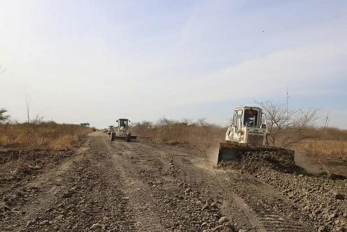 Tuyến đường Abyei - Agok dài 37 km từng xuống cấp nghiêm trọng sau nhiều năm khai thác, sử dụng và chịu tác động của thời tiết. (Nguồn: Đội Công binh số 4 Việt Nam)