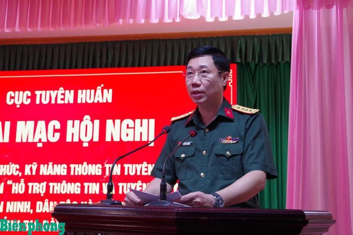 Đại tá Đỗ Duy Chinh phát biểu khai mạc hội nghị tập huấn. Ảnh: Thủy Nguyên
