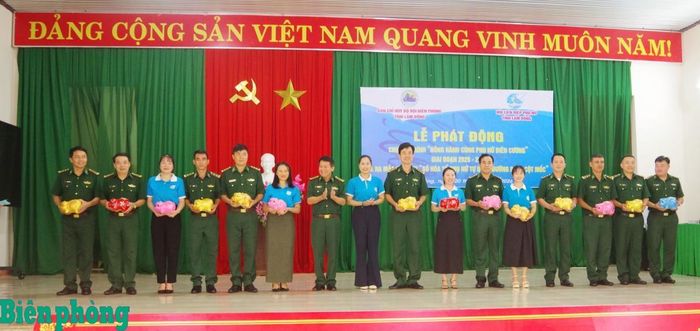Ra mắt mô hình “Heo đất biên cương”, góp phần huy động nguồn lực chăm lo cho phụ nữ, trẻ em và các gia đình khó khăn vùng biên giới. Ảnh: Văn Hoàn