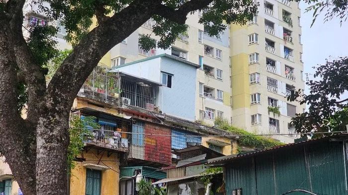 Nhà tập thể cũ “hạ nhiệt”. Ảnh: Việt Vũ
