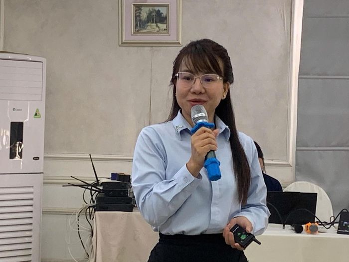 Tại hội nghị, bà Phạm Ngọc Trâm, Phó Tổng Giám đốc Tổng công ty Chăn nuôi Việt Nam, đã chia sẻ kinh nghiệm về thực hành kinh doanh có trách nhiệm gắn với khoa học và công nghệ. (Ảnh: PV)