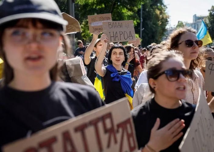 Người dân biểu tình phản đối việc cách chức ông Fedorov ngày 19/8 tại Kiev. (Ảnh: Reuters)