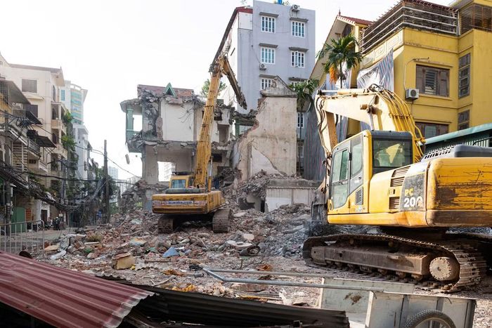 Sau khi hoàn thành việc mở rộng, ngõ 381 Nguyễn Khang có mặt cắt ngang khoảng 21,5m, được kỳ vọng góp phần cải thiện điều kiện đi lại của người dân, giảm ùn tắc và từng bước hoàn thiện hạ tầng giao thông khu vực.