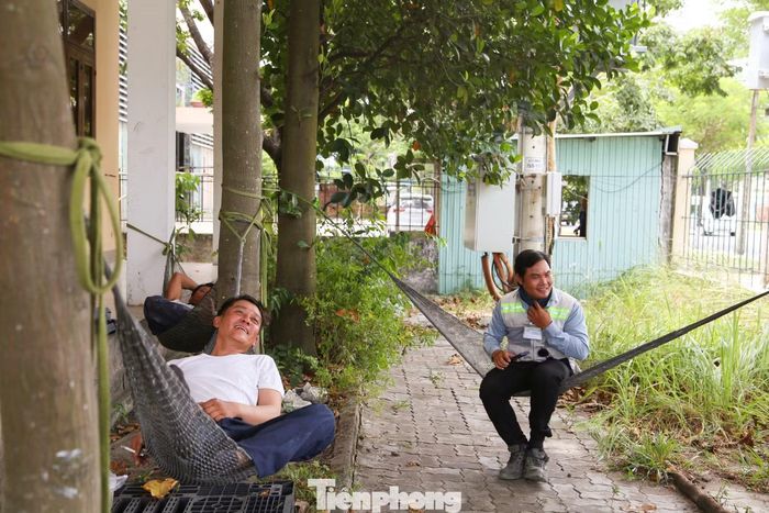 Góc nghỉ trưa mát mẻ an toàn giúp công nhân làm việc hiệu quả hơn trong ca chiều.