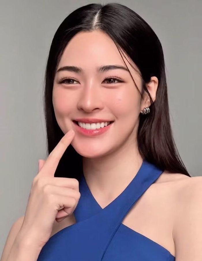 Lingling Sirilak Kwong đồng thời dẫn đầu hai bảng xếp hạng "Người phụ nữ đẹp nhất thế giới năm 2026" và "Nữ diễn viên Thái Lan đẹp nhất năm 2026".