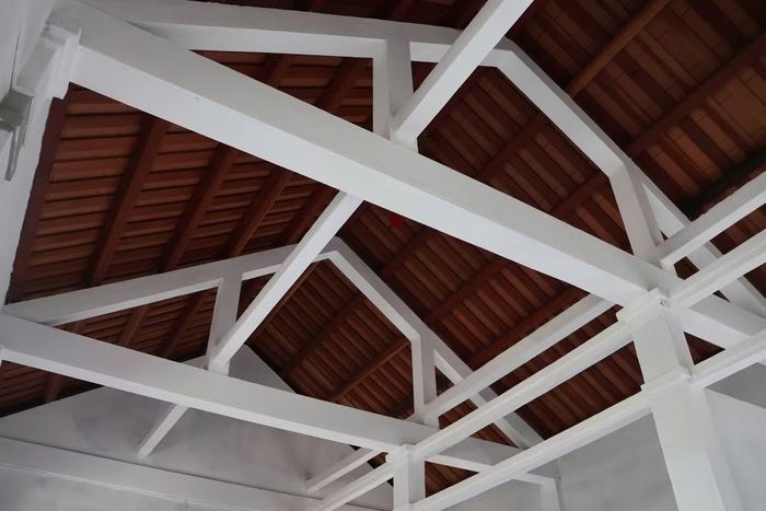 Căn nhà mới được xây dựng khang trang, kiên cố.