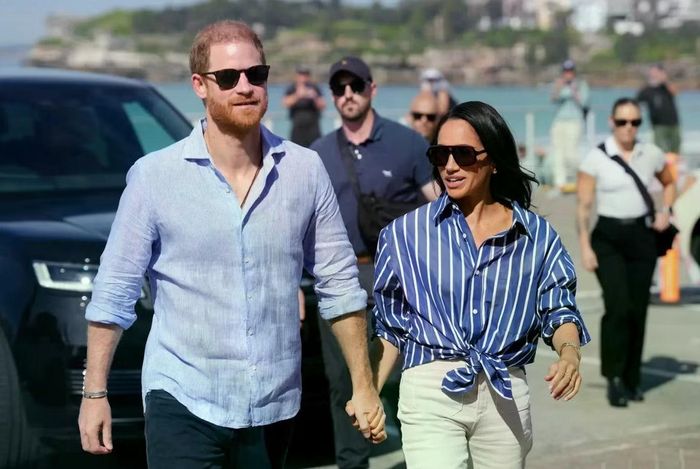 Chuyên gia nghi ngờ Harry và Meghan có động cơ tài chính khi đột ngột quyết định trở về Anh. Ảnh: AP