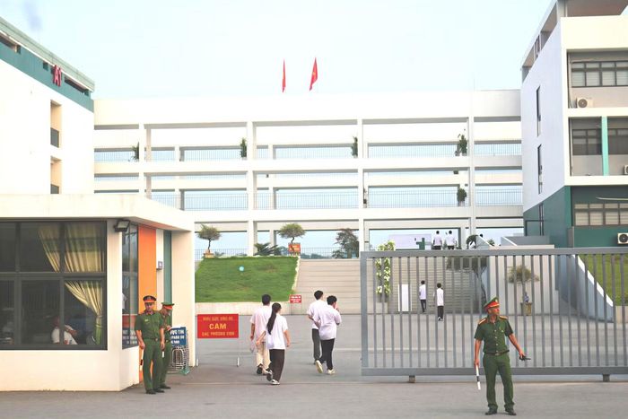 Thí sinh dự thi Tốt nghiệp THPT tại Trường THPT Chuyên Tuyên Quang (ảnh: Thành Đạt)