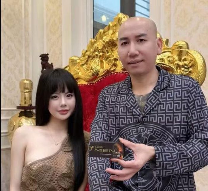 Phú Lê cùng "Cô giáo Hương" quảng cáo sản phẩm Loramen.