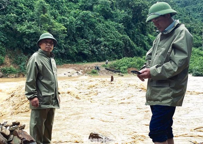 Để đảm bảo an toàn, chính quyền xã Tam Thái đã phát đi các thông báo để người dân cảnh giác, chủ động ứng phó với mưa lũ. Đặc biệt, không đi qua các tuyến đường, cầu tràn bị ngập.
