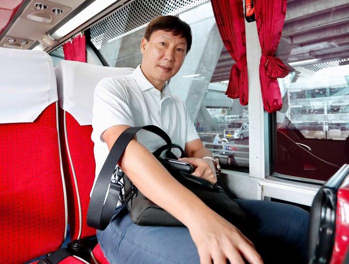 HLV Kim Sang-sik cùng các thành viên ban huấn luyện sẽ phải tính toán kỹ thể lực của các học trò sau lịch thi đấu và di chuyển dày đặc.