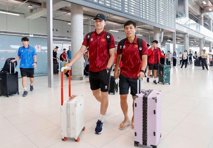 Hậu vệ Nguyễn Văn Vĩ vẫn cần được theo dõi do chưa hoàn toàn hết đau ở ngón chân. Tình trạng của cầu thủ này sẽ được đội ngũ y tế đánh giá trước khi ban huấn luyện quyết định khả năng thi đấu.
