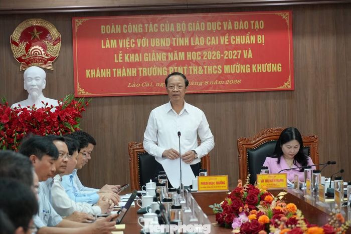 Thứ trưởng Thường trực Bộ Giáo dục và Đào tạo Phạm Ngọc Thưởng phát biểu tại buổi làm việc với tỉnh Lào Cai.