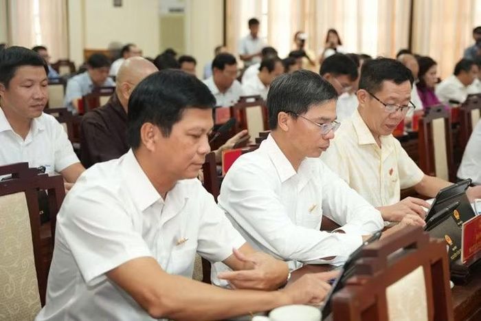 Kỳ họp chuyên đề lần thứ ba HĐND TP. Huế khóa IX, nhiệm kỳ 2026-2031, thông qua nhiều nội dung về sắp xếp tổ chức bộ máy, trong đó có việc thành lập Sở Văn hóa, Thể thao và Du lịch. Ảnh: Hoàng Thành