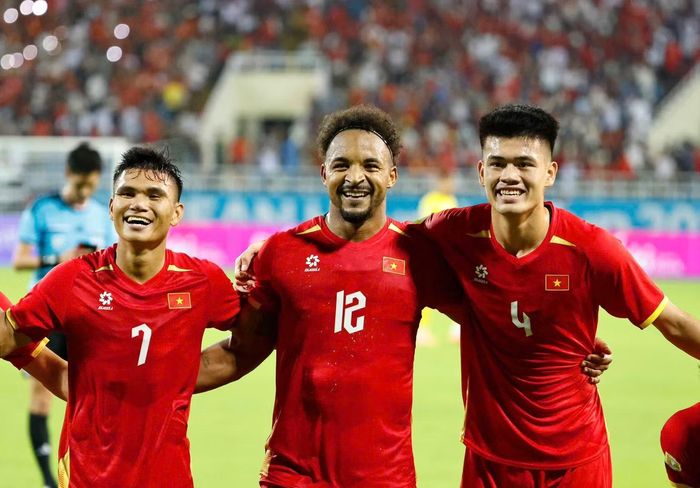 Hai pha lập công giúp Xuân Son nâng thành tích lên 16 bàn sau 15 lần khoác áo đội tuyển Việt Nam, qua đó gia nhập nhóm năm chân sút ghi nhiều bàn nhất lịch sử đội tuyển. Hiệu suất hơn một bàn mỗi trận cho thấy khả năng săn bàn đặc biệt của trung phong 29 tuổi.