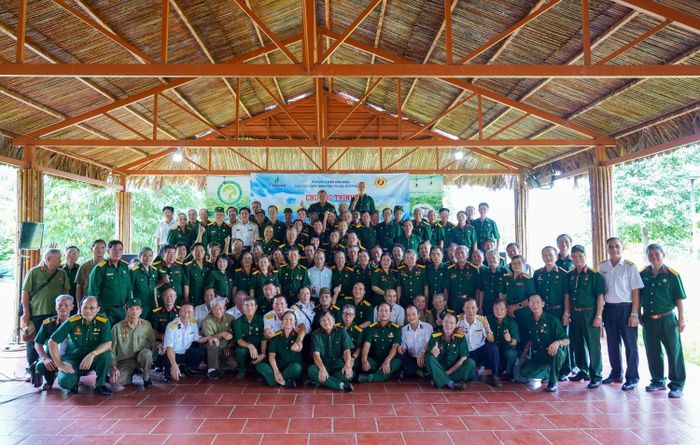 Các đại biểu và hội viên CLB CBB hưu trí Dầu khí phía Nam trong cuộc gặp mặt thân tình, gắn bó.