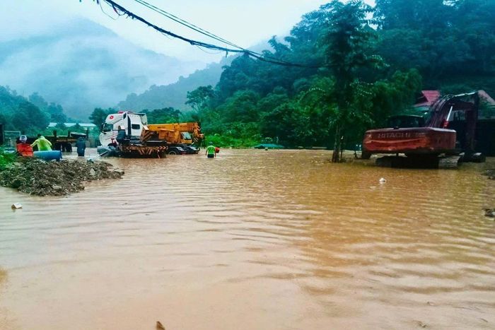 Mưa lớn tiếp diễn khiến khu vực miền núi Nghệ An đối mặt nguy cơ lũ quét, sạt lở.