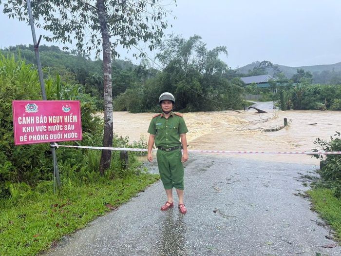 Văn phòng Thường trực Chỉ huy PCTT tỉnh cùng các sở, ngành, địa phương đã kích hoạt chế độ trực ban nghiêm túc 24/24 giờ.