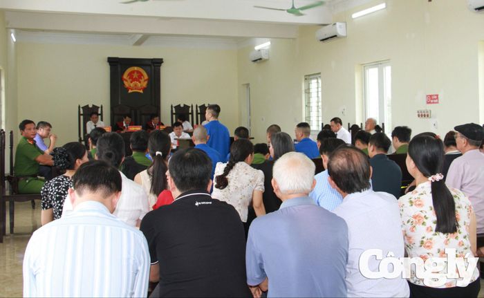 Quang cảnh phiên tòa.