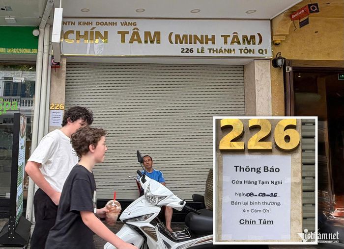 Nhiều đơn vị liên tục thay đổi thời gian mở cửa trở lại. Ảnh: Thu Hà