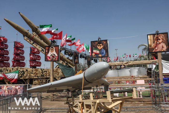 Tên lửa và UAV của Iran được trưng bày tại Quảng trường Azadi ở thủ đô Tehran. Ảnh: WANA