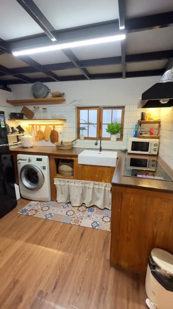 Khu vực bếp "lột xác" sau khi được sửa sang và bài trí gọn gàng