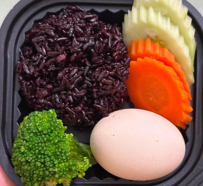 Mỗi ngày ăn 1 quả trứng không làm tăng nguy cơ tim mạch nếu tổng chế độ ăn lành mạnh. Ảnh: Kim Dung