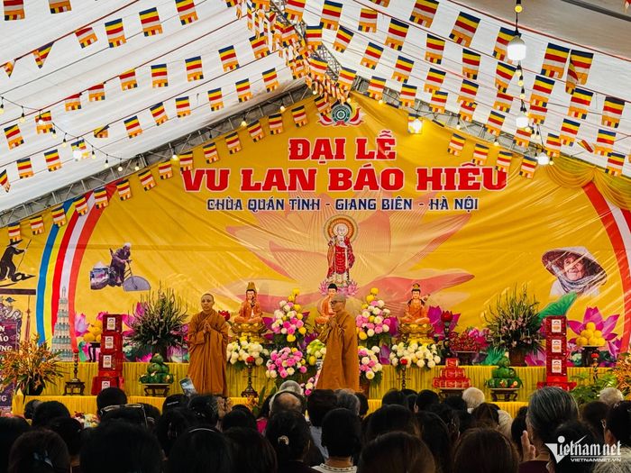 Cần làm tốt công tác tuyên truyền giáo dục và định hướng cho nhân dân để mọi người có nhận thức đúng, tự giác không làm sai, làm trái pháp luật, trái thuần phong mỹ tục. Ảnh: Bình Minh