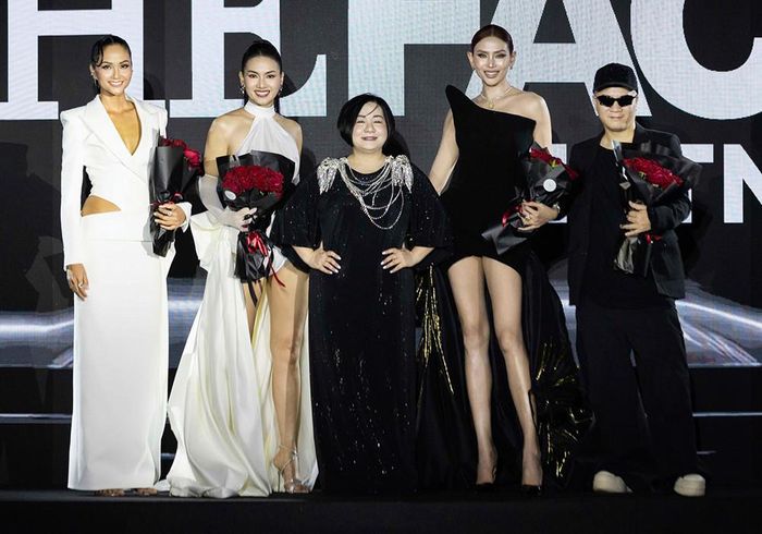 Bộ ba huấn luyện viên gồm: H'Hen Niê, siêu mẫu Anh Thư, Võ Hoàng Yến, host Đỗ Mạnh Cường và bà Trang Lê - đại diện BTC cuộc thi.