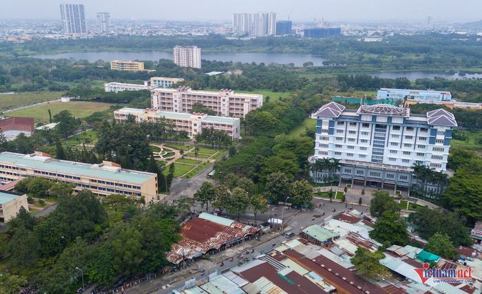 Sau gần 30 năm triển khai, dự án Đại học Quốc gia TPHCM vẫn còn nhiều vướng mắc trong công tác giải phóng mặt bằng. Ảnh: Nguyễn Huế 