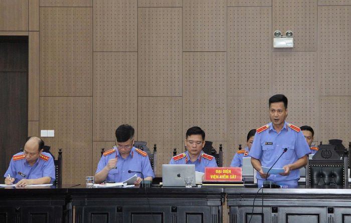 Đại diện VKS thực hành quyền công tố tại tòa. Ảnh: MH