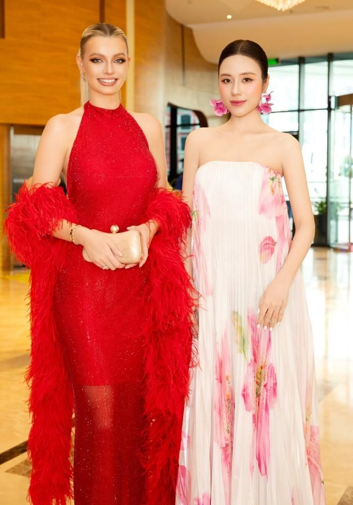 Hoa hậu Tô Diệp Hà hội ngộ Miss World 2022 Karolina Bielawska.