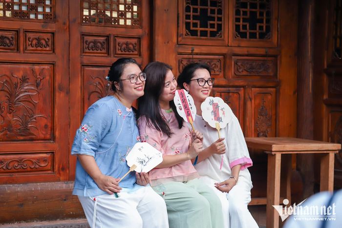 Nhóm du khách người Việt tại Trung Quốc