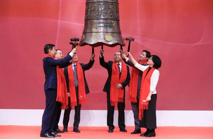 Cổ phiếu Siêu tinh khiết Ứng dụng tăng hơn 700% ngay trong ngày đầu lên sàn, đưa vốn hóa công ty vượt 50 tỷ NDT, tạo nên một trong những thương vụ IPO ấn tượng nhất năm 2026. Ảnh: Sina Finance