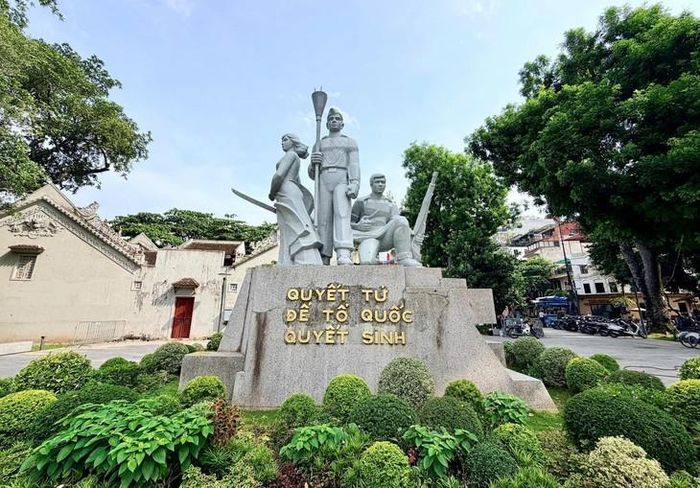 Tượng đài “Quyết tử để Tổ quốc quyết sinh. Ảnh: Ban quản lý di tích danh thắng Hà Nội
