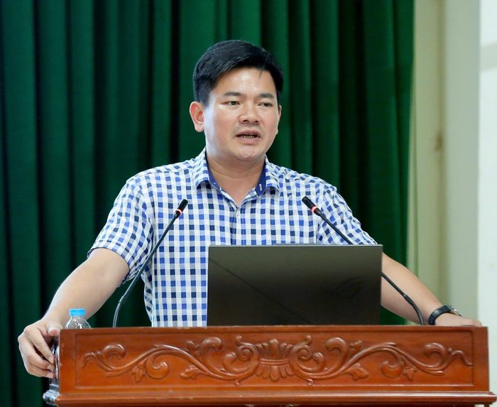 Chủ tịch UBND xã Hoằng Tiến Lê Xuân Hoàn đề nghị đơn vị tư vấn tiếp tục nghiên cứu kỹ các giải pháp tái tạo bãi tắm Hải Tiến, bảo đảm vừa chống xâm thực, vừa phục hồi nguồn tài nguyên du lịch cho địa phương.
