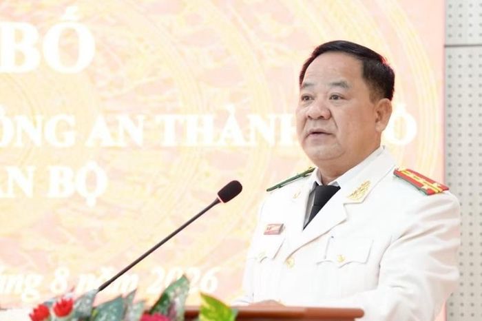 Đại tá Nguyễn Văn Võ phát biểu nhận nhiệm vụ mới.