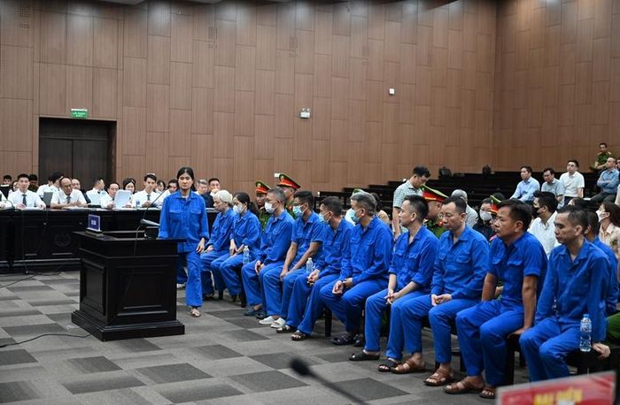 Chiều 20/8, phiên tòa bước sang phần tranh tụng. Các bị cáo, luật sư bắt đầu trình bày ý kiến, đưa ra tài liệu và lập luận của mình.