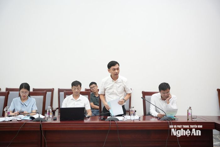 Lãnh đạo Chi cục Thủy sản và Kiểm ngư. Ảnh: Thúy Vinh