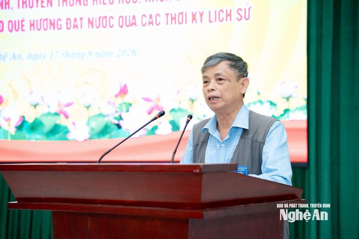Nhà khoa học Đào Tam Tỉnh trình bày tham luận tại hội thảo.