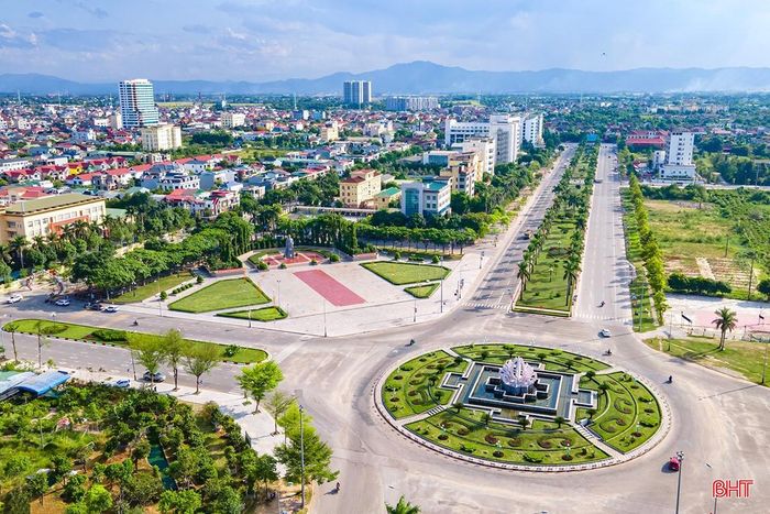 Theo Ban QLDA Đầu tư xây dựng công trình giao thông và phát triển đô thị tỉnh, tuyến đường Xô Viết Nghệ Tĩnh đoạn từ đường Trần Phú đến đường Nguyễn Công Trứ có chiều dài 1,75 km đã được đầu tư xây dựng với quy mô đường đô thị thứ yếu, nền đường 70 m, mặt đường 32,5 m, góp phần quan trọng cho sự phát triển kinh tế - Xã hội của địa phương.