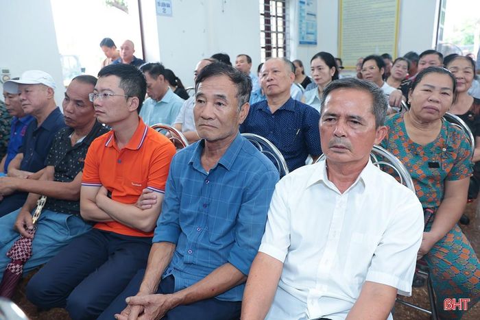 Để triển khai dự án, vừa qua, Trung tâm Phát triển quỹ đất tỉnh đang phối hợp với Ban QLDA Đầu tư xây dựng công trình giao thông và phát triển đô thị tỉnh cùng phường Thành Sen tổ chức lấy ý kiến người dân về điều chỉnh cục bộ Đồ án Quy hoạch chung thành phố Hà Tĩnh (cũ) và vùng phụ cận đến năm 2030, tỷ lệ 1/10.000 và điều chỉnh cục bộ Quy hoạch phân khu xây dựng phường Thạch Linh (cũ), tỷ lệ 1/2.000, phục vụ thực hiện Dự án đường Xô Viết Nghệ Tĩnh về phía Tây, công tác giải phóng mặt bằng và tạo quỹ đất sạch hai bên đường.