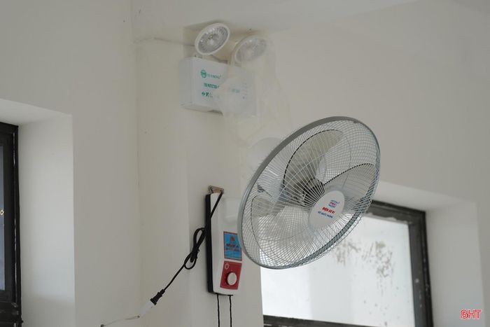 Thiết bị trường học sẽ được lắp đặt đồng bộ và hoàn thành trước ngày 25/8, đảm bảo cơ sở vật chất và trang thiết bị đầy đủ, đồng bộ, sẵn sàng để toàn bộ công trình được bàn giao trước ngày 28/8, phục vụ năm học mới.
