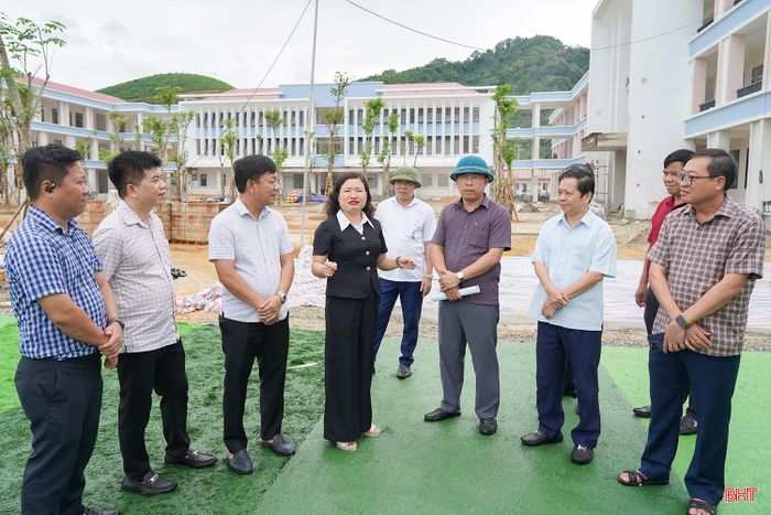 Tại cuộc kiểm tra vào chiều 19/8, Phó Chủ tịch UBND tỉnh Nguyễn Thị Nguyệt yêu cầu Ban Quản lý Dự án đầu tư xây dựng công trình dân dụng và hạ tầng khu vực tỉnh Hà Tĩnh (đơn vị chủ đầu tư) khẩn trương huy động máy móc, nhân công để hoàn thiện các hạng mục để sớm bàn giao theo đúng tiến độ.