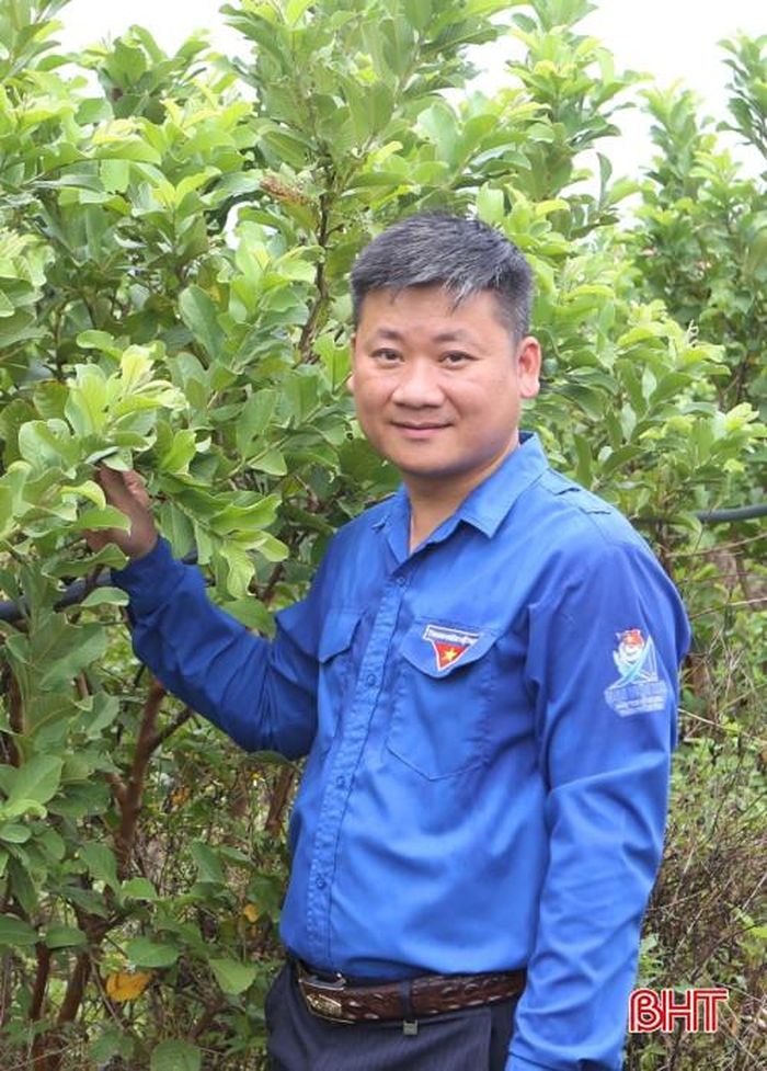 Anh Đặng Văn Cường (SN 1992), Chủ tịch HĐQT kiêm Giám đốc HTX Thanh niên Thành Sen.