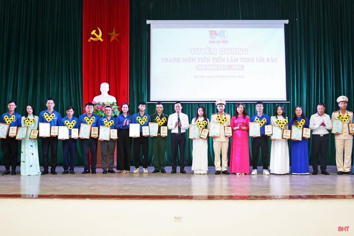 Tỉnh đoàn Hà Tĩnh tuyên dương 15 cán bộ, đoàn viên, thanh niên tiêu biểu trong học tập và làm theo Bác, giai đoạn 2023 - 2025.