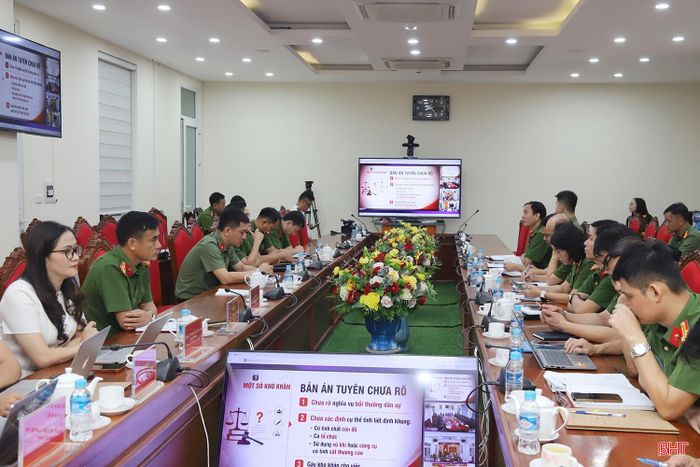 Toàn cảnh điểm cầu Hà Tĩnh.